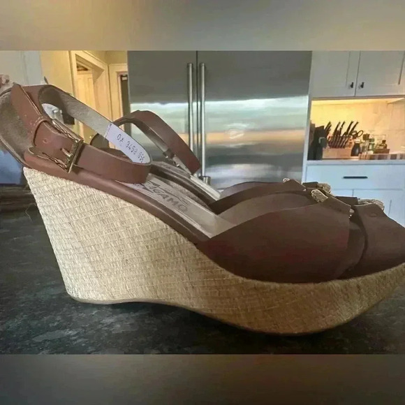 FERRAGMO HEELS - Picture 2 of 4